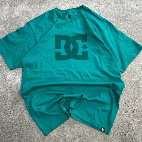 Y2K DC Skating Logo Shirt Size Large Center Logo Baggy 2000s jnco - Picture 1 of 6